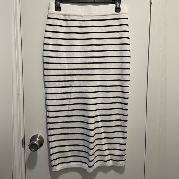 Womens Sweater Set - Picture 4 of 7